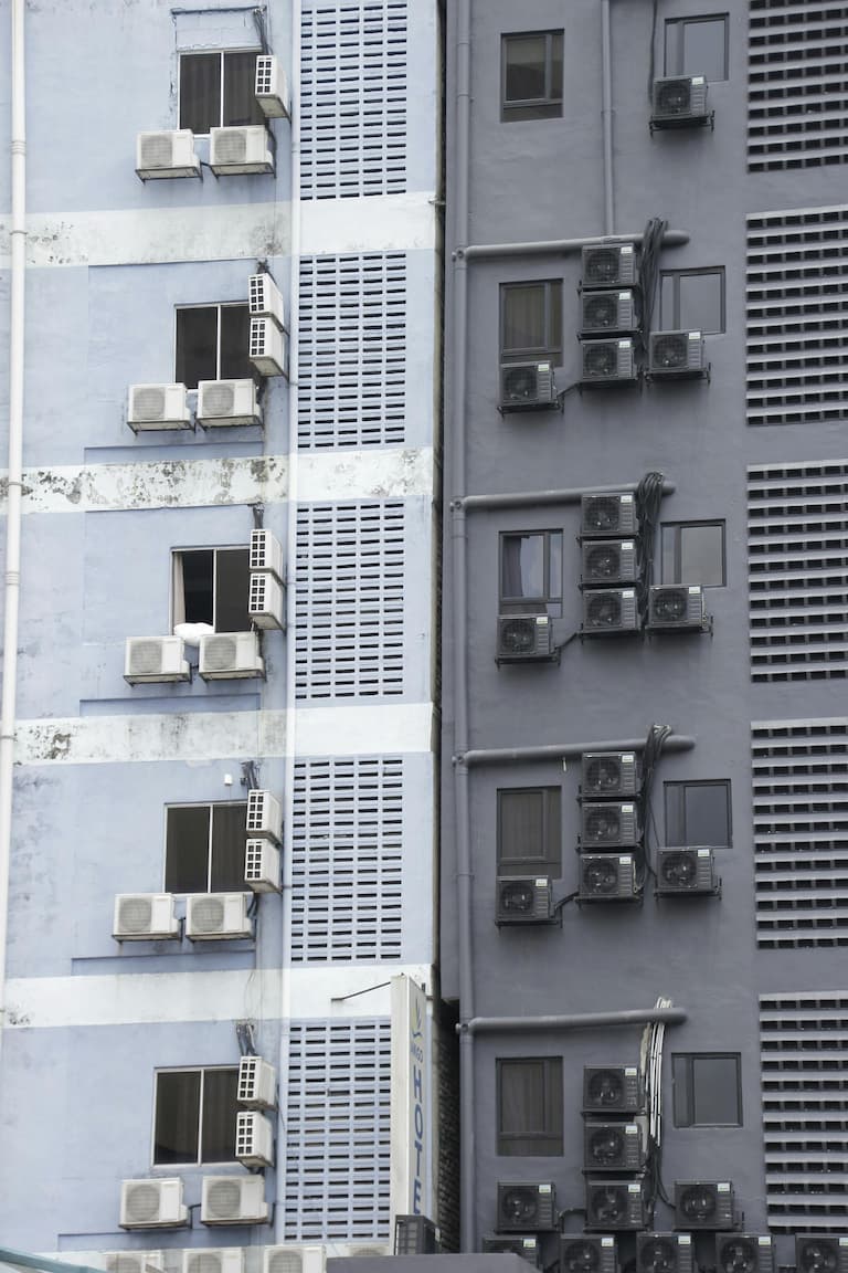 Airco buiten unit in kleur